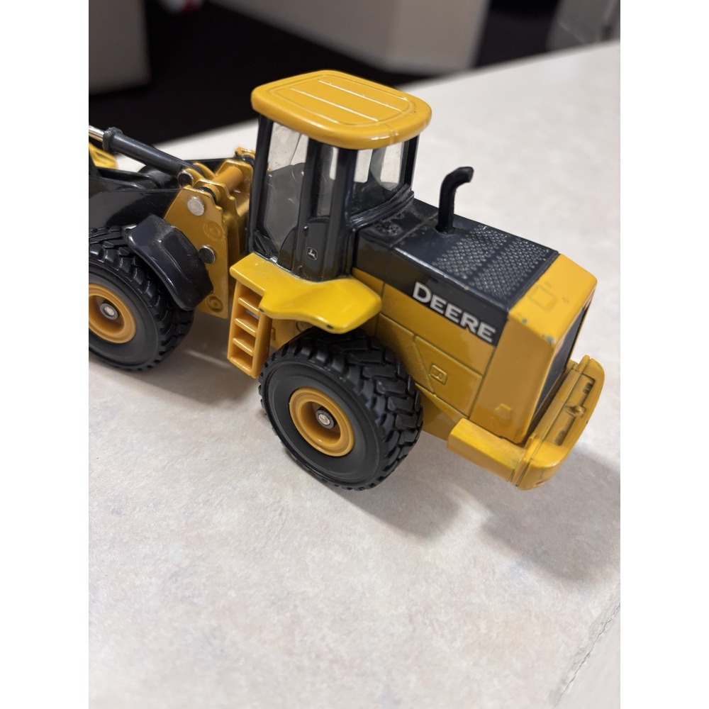 ERTL John Deere Die-Cast Wheel Loader Scale Model Rubber Wheels - Picture 5 of 9